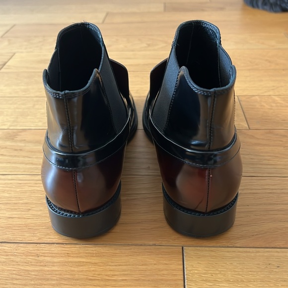 Tod’s Black and Burgundy Pull On Bootie - Picture 4 of 5